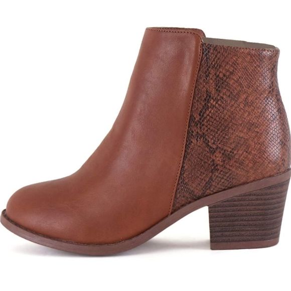 Women’s Chunky Block Heels Booties with Side Zippe - Picture 4 of 6